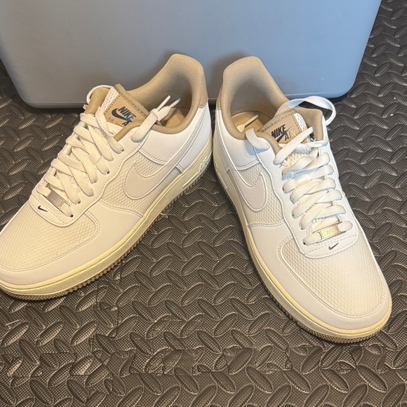 Nike Air Force 1 - Picture 1 of 11